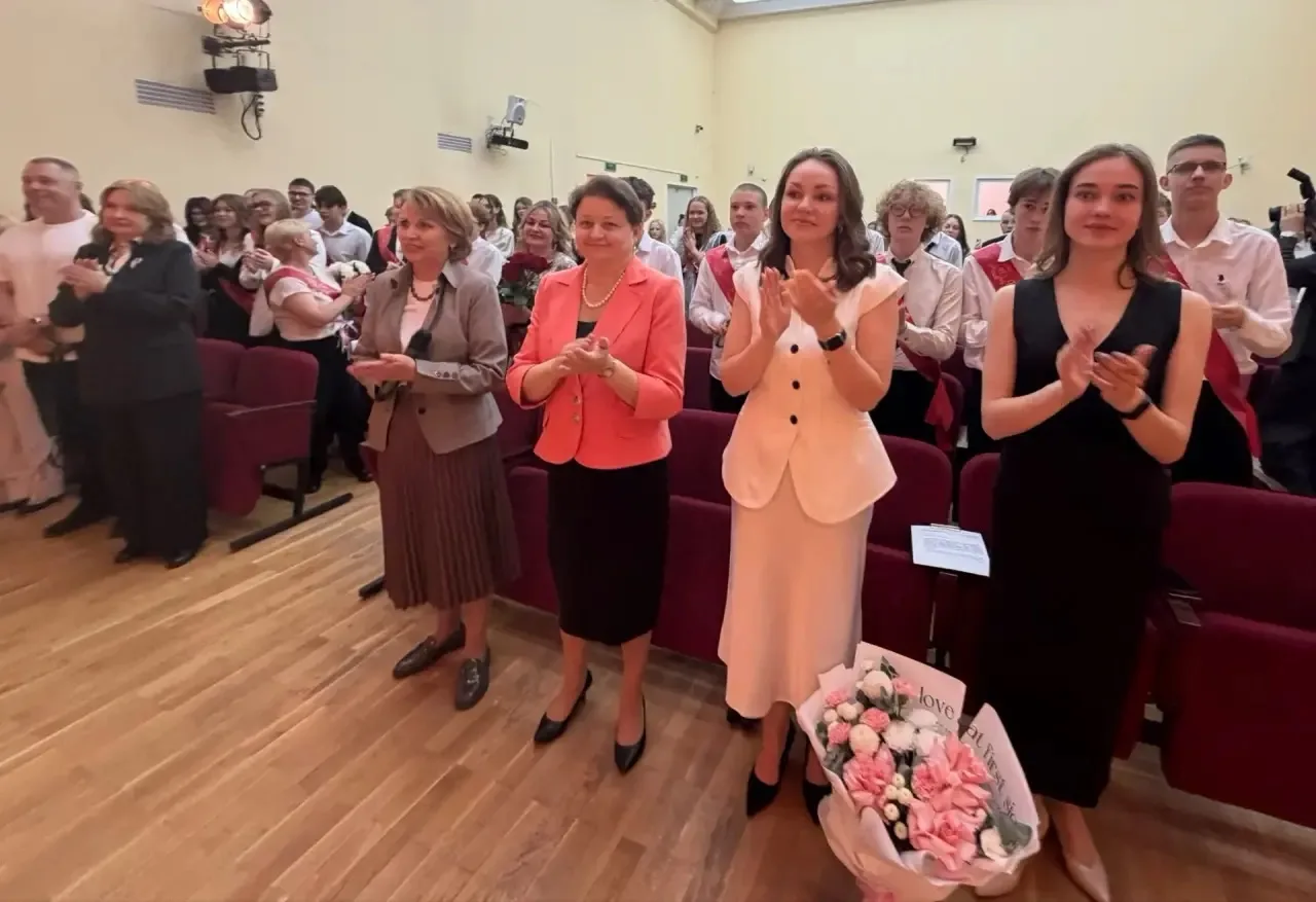 🔔 Последний звонок — старт в будущее!  Вчера в нашей школе прозвучал последний звонок для выпускнико