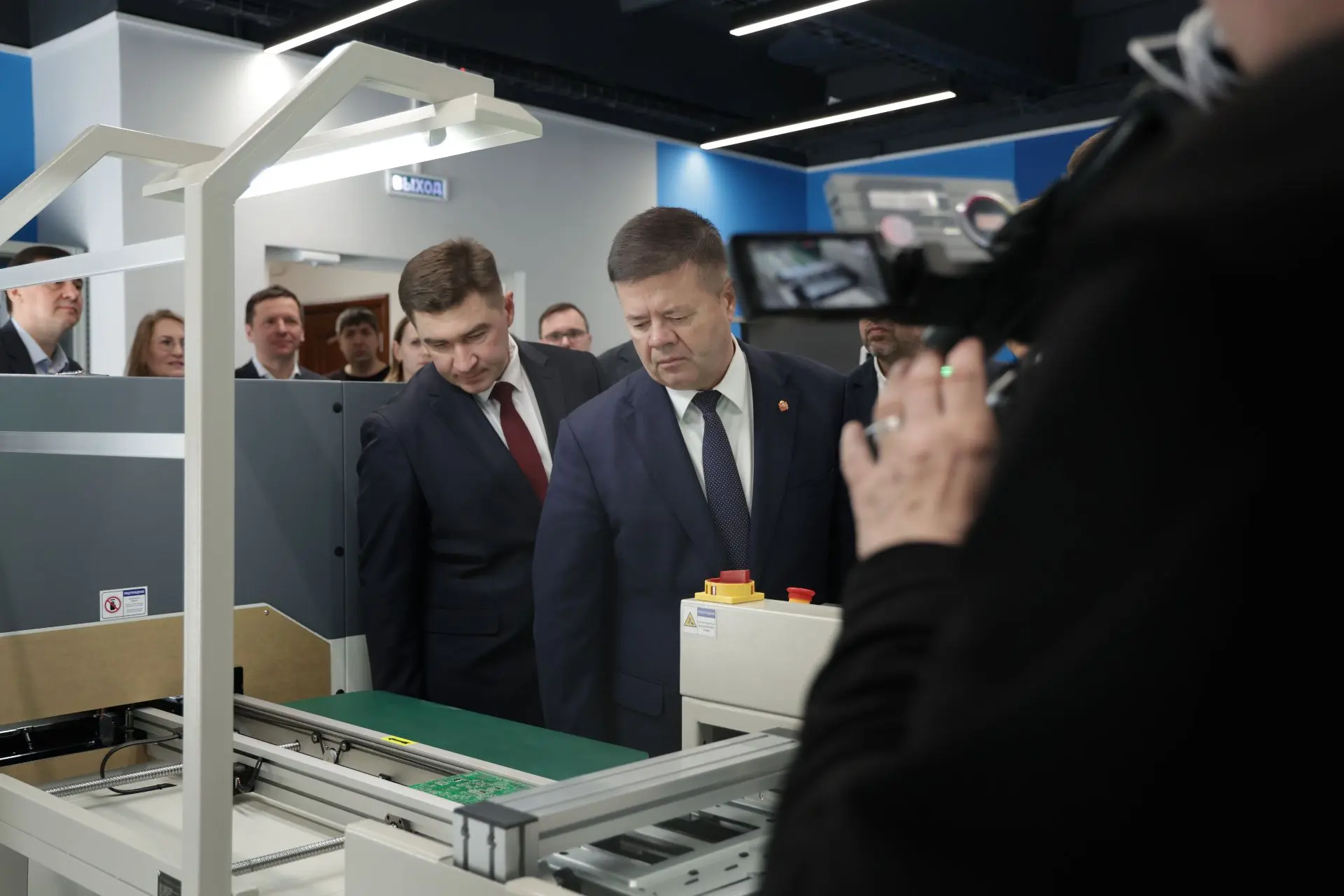 🏛️ В ЧелГУ открылась региональная индустриальная лаборатория микроэлектроники и радиофизики  На базе