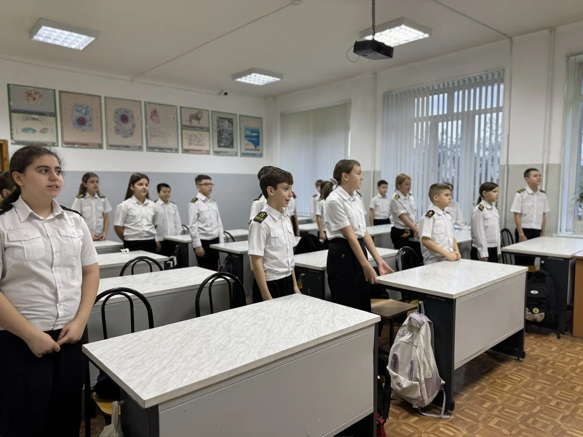 Гимназия! Внимание! Звучат Гимны Российской Федерации, Краснодарского края и города-героя Новороссий