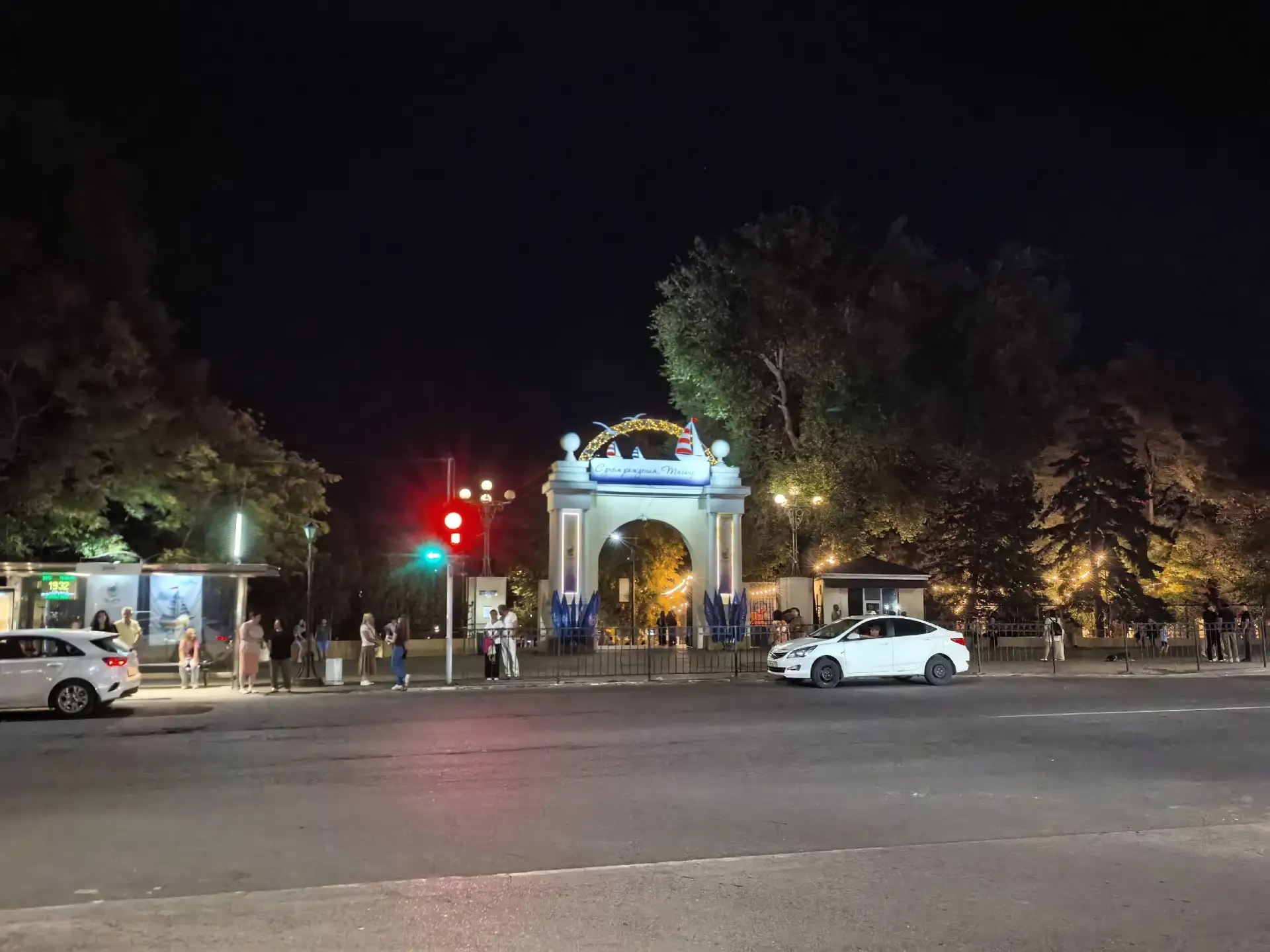 📸 Город живёт на рубли пожелтевших листьев,