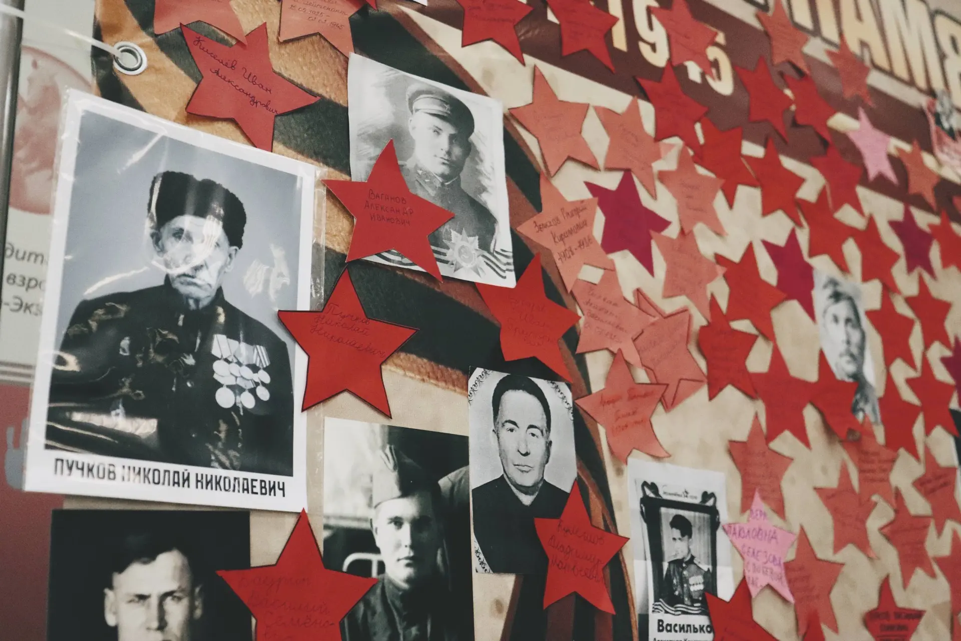 🕯️9 мая — день, в котором невозможно отделить радость от боли. День, когда слово «Победа» звучит не 