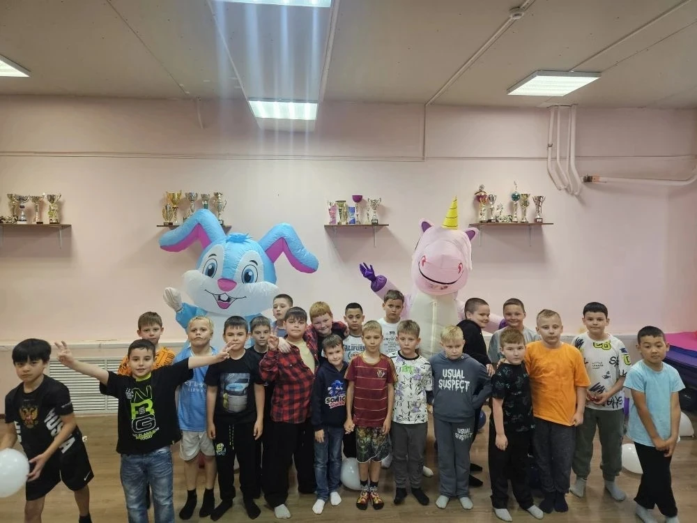 В июне распахнул свои двери для ребят летний пришкольный лагерь!

Впереди у детей  21 день интересны