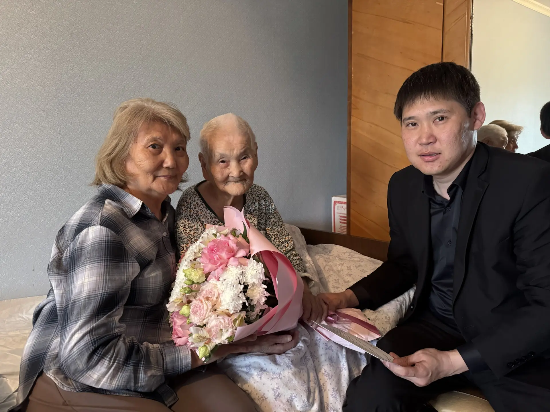 Сегодня свой 97-й день рождения отмечает Нина Лиджиновна Цеденова 💐  Нина Лиджиновна родилась в 1929
