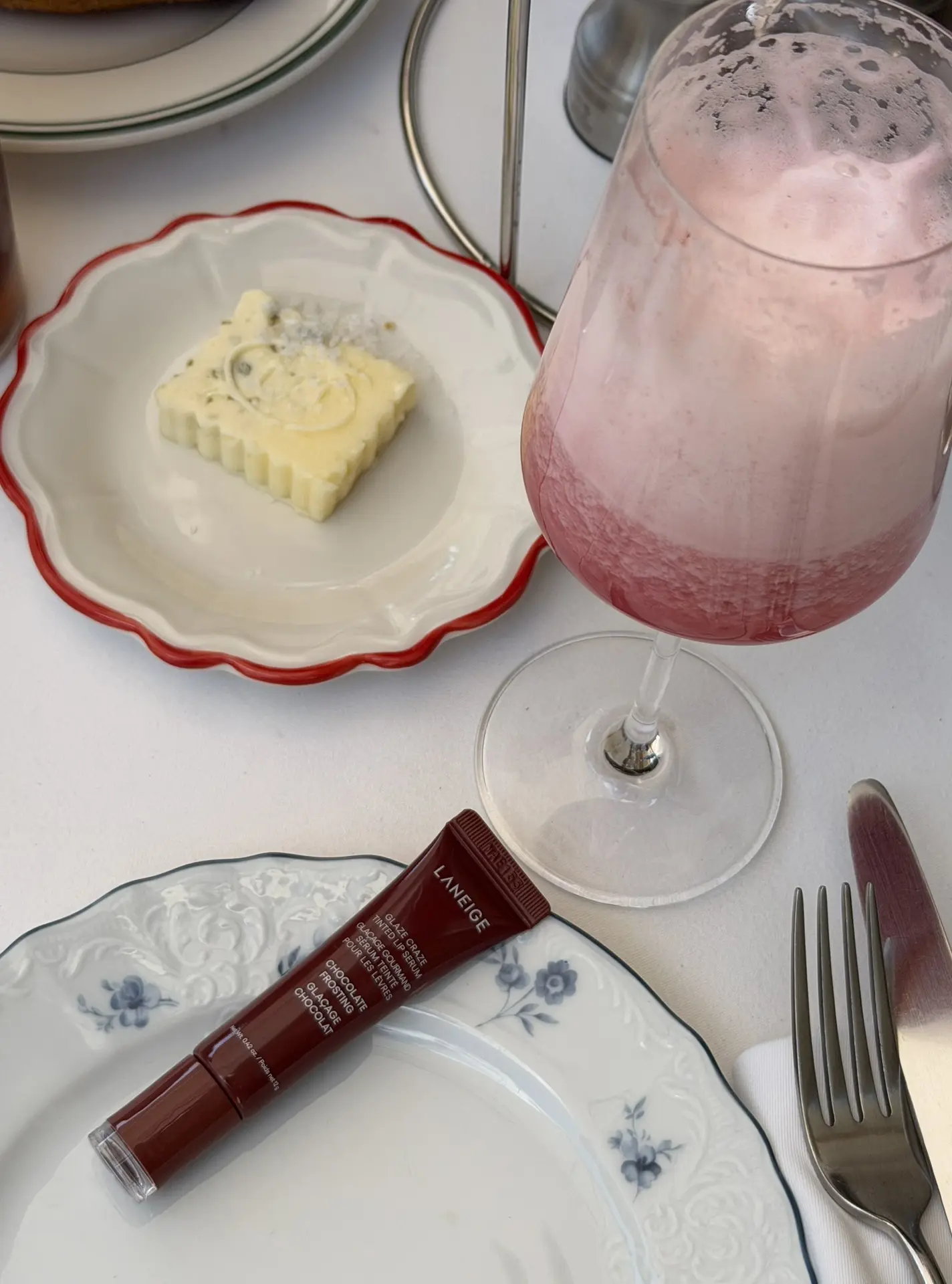 ☕️Tinted Lip Serum от Laneige подвинула в моем сердце блески от Summer Fridays. Увлажняет лучше, тек