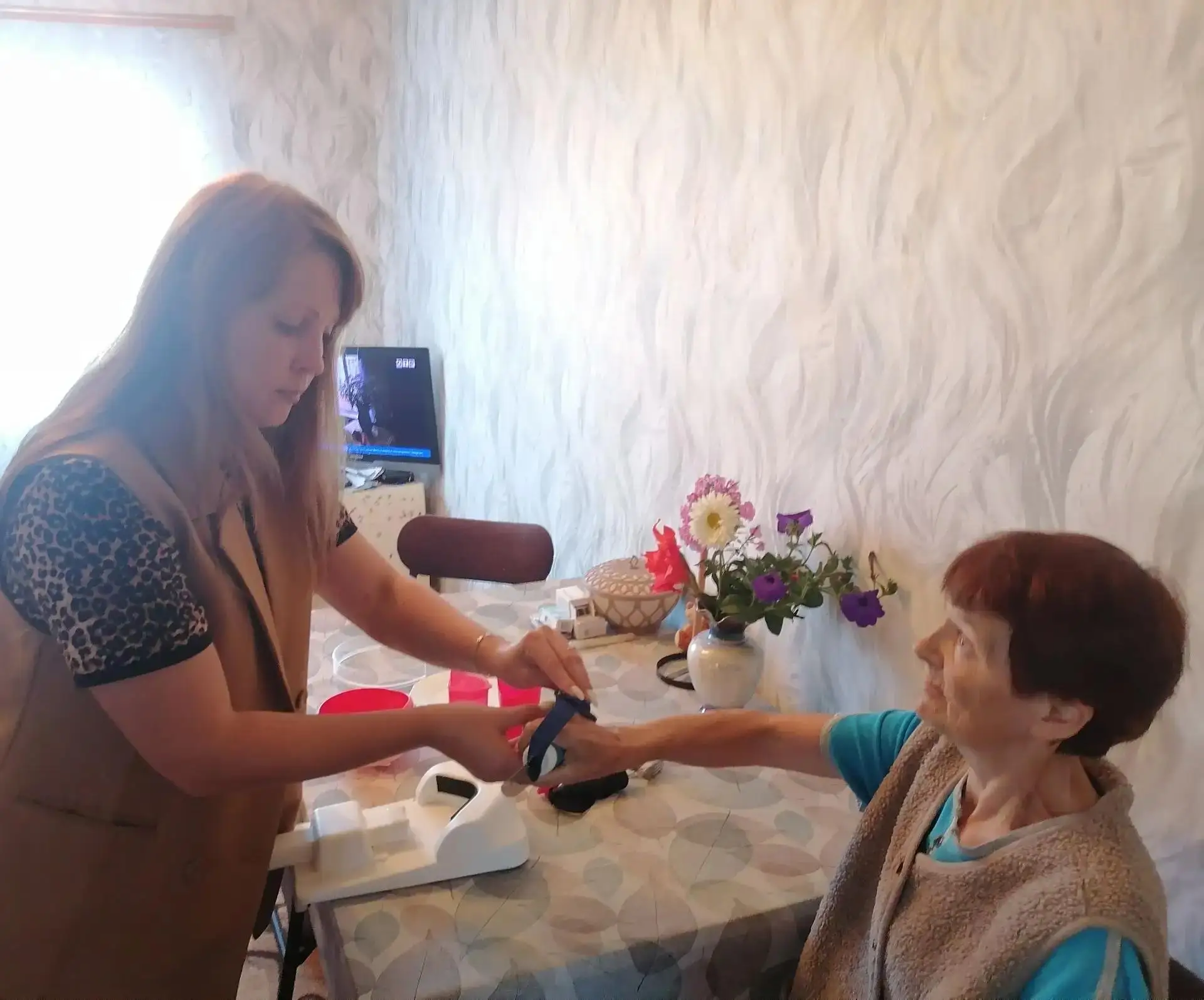 Специалист по социальной работе ГАУ СО КЦСОН Петровского района провел занятие с получа...