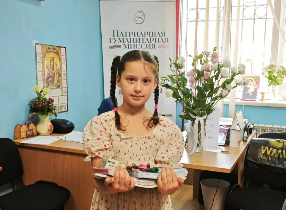 920 школьных наборов — детям в зоне конфликта ✏️📚