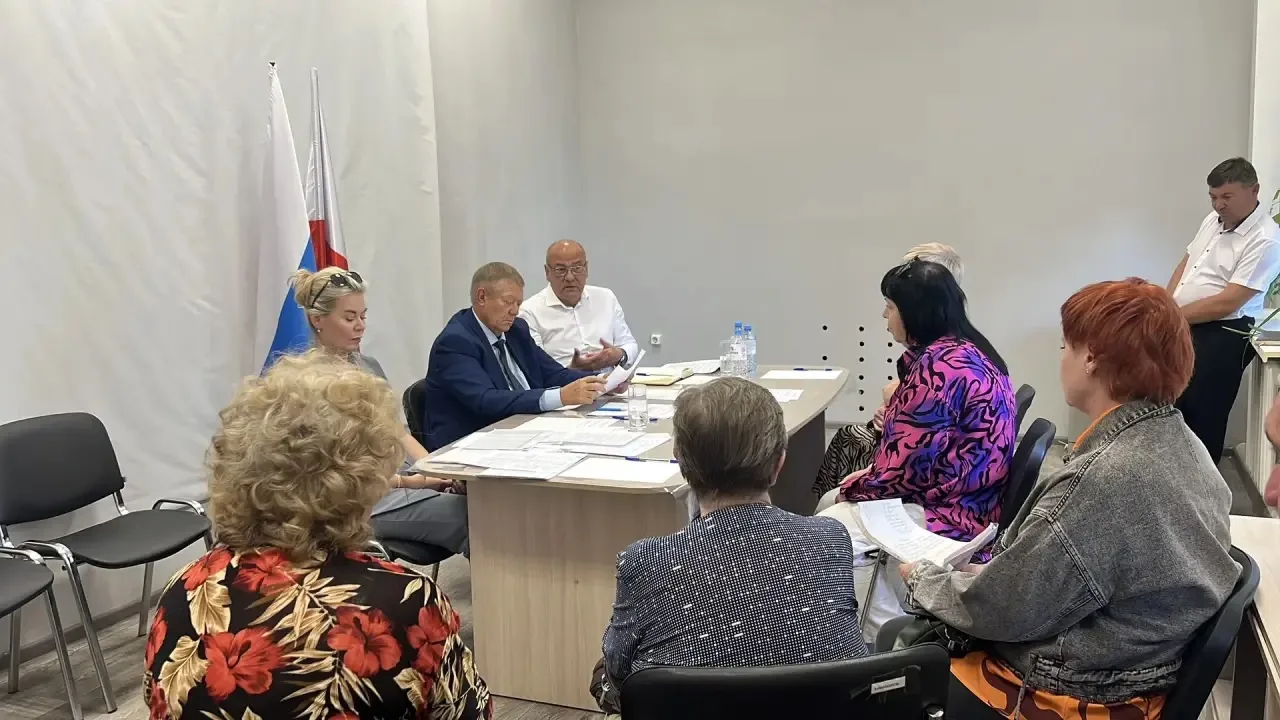 Провел личный прием граждан в Красноармейске. Более пяти часов общались с жителями. Обс...