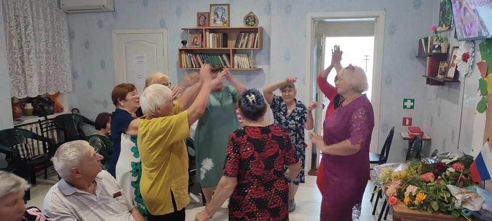 «Вспомнить всё, чтобы душа запела»: в Великой Лепетихе прошло заседание клуба активного...