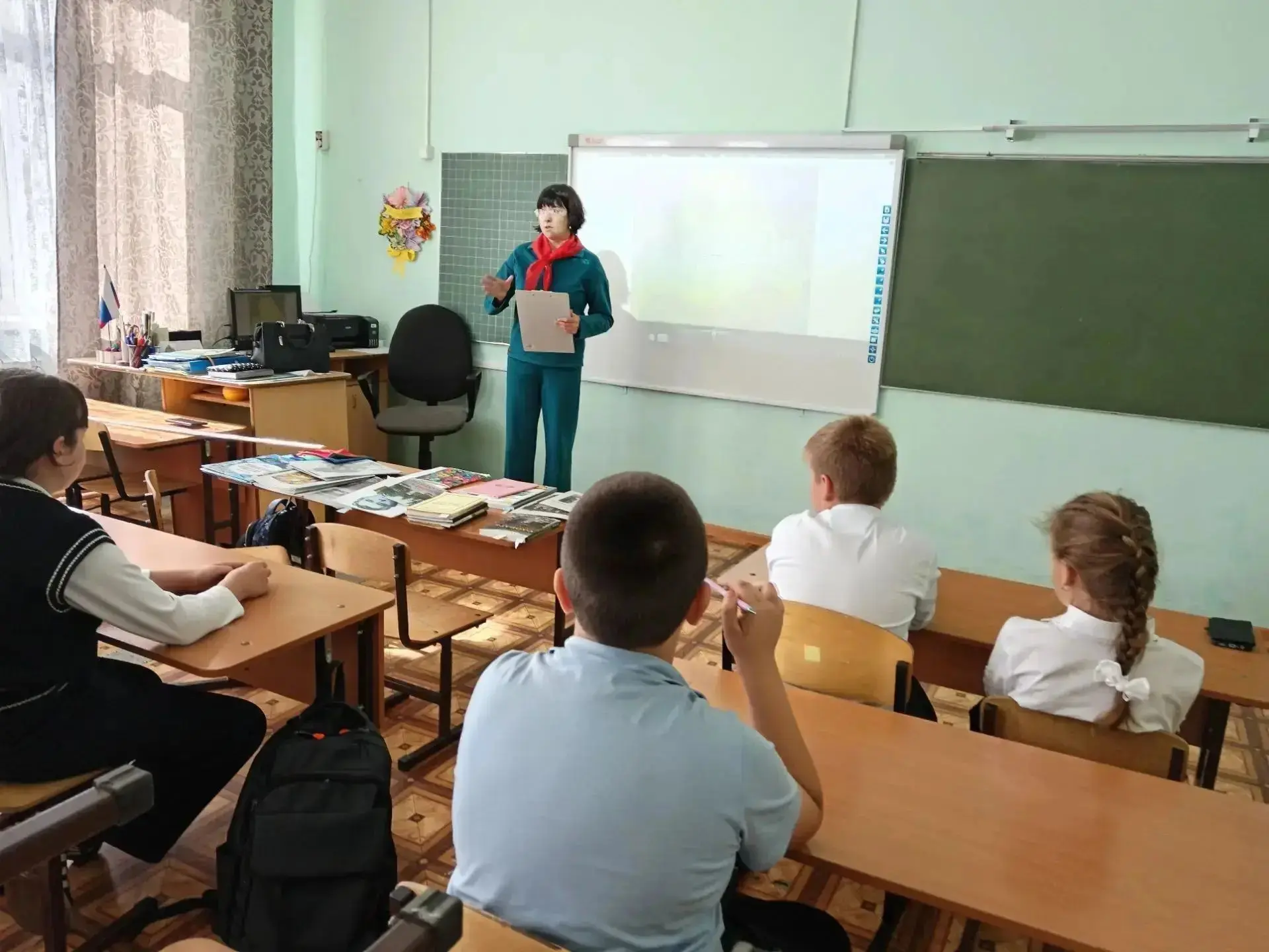 📖 Команда начальных классов готовится к интеллектуальной игре "КВИЗ-Патриот"