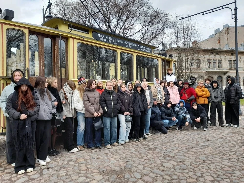 Ученики 10 А и 10 Б классов совершили путешествие в один из самых атмосферных городов Ленинградской 