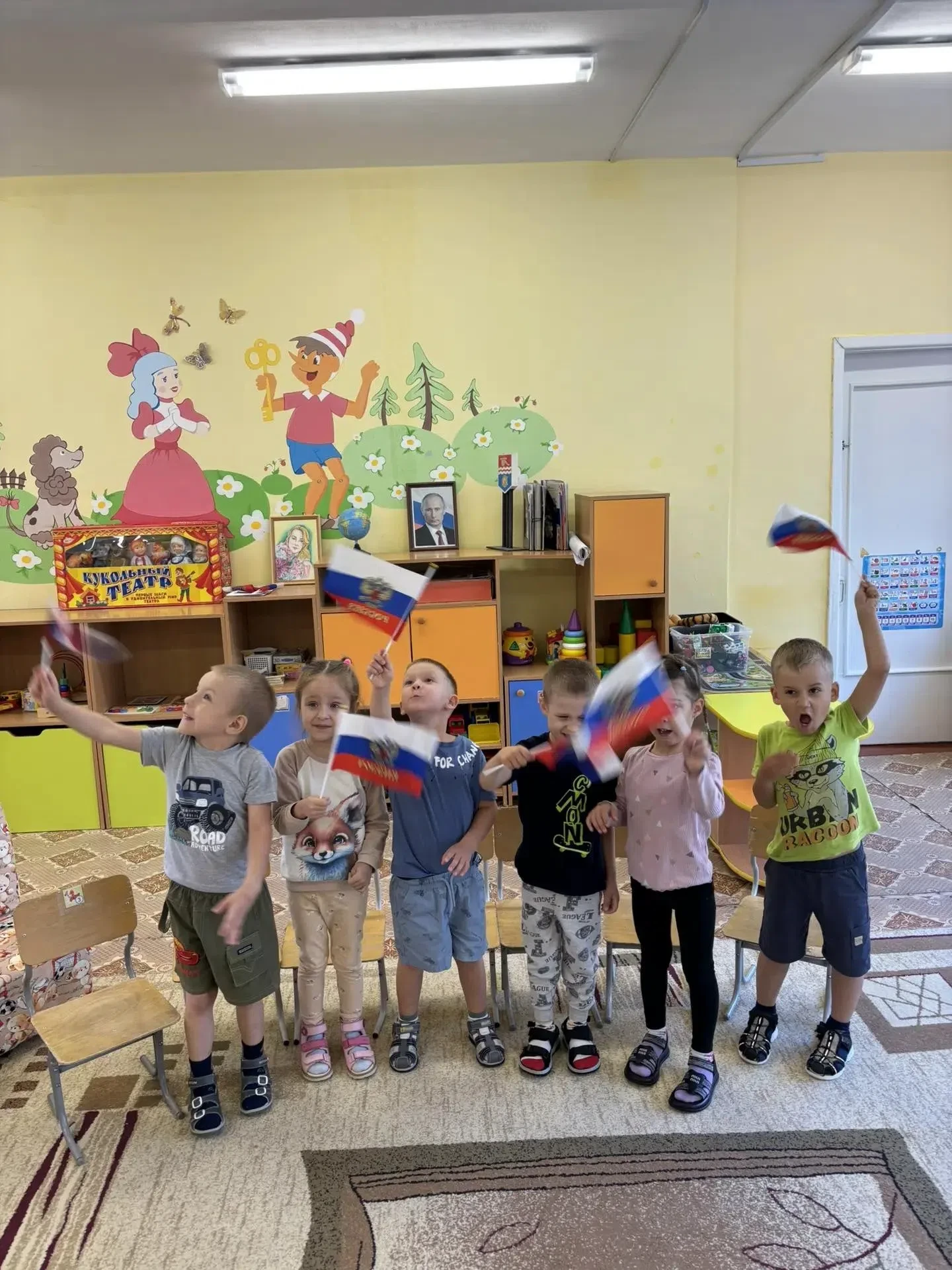 🇷🇺 Белый, синий, красный — гордость нашей страны!