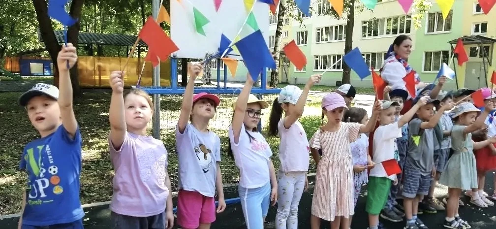 🎉 Ко Дню России в наших дошкольных группах прошли праздничные мероприятия!

🪆 Ребята совершили увл