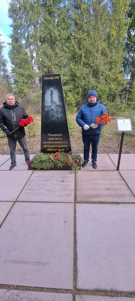 Наша память — в наших делах   Сегодня сотрудники Тихвинского отделения «РКС-энерго» навели порядок у