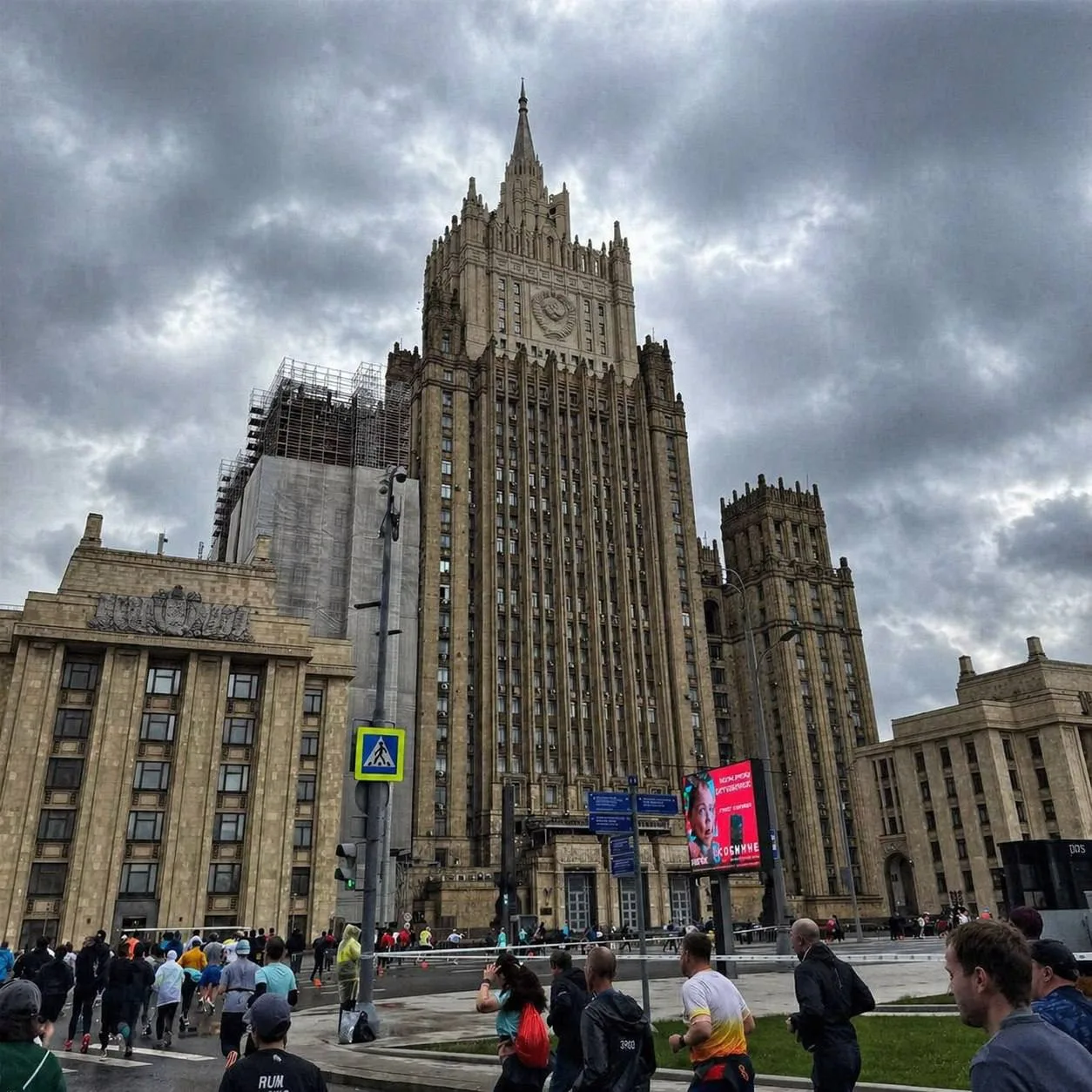 🏃‍♂️ Спортивные успехи студента колледжа в Московском полумарафоне  Студент 2 курса Колледжа РОСБИОТ