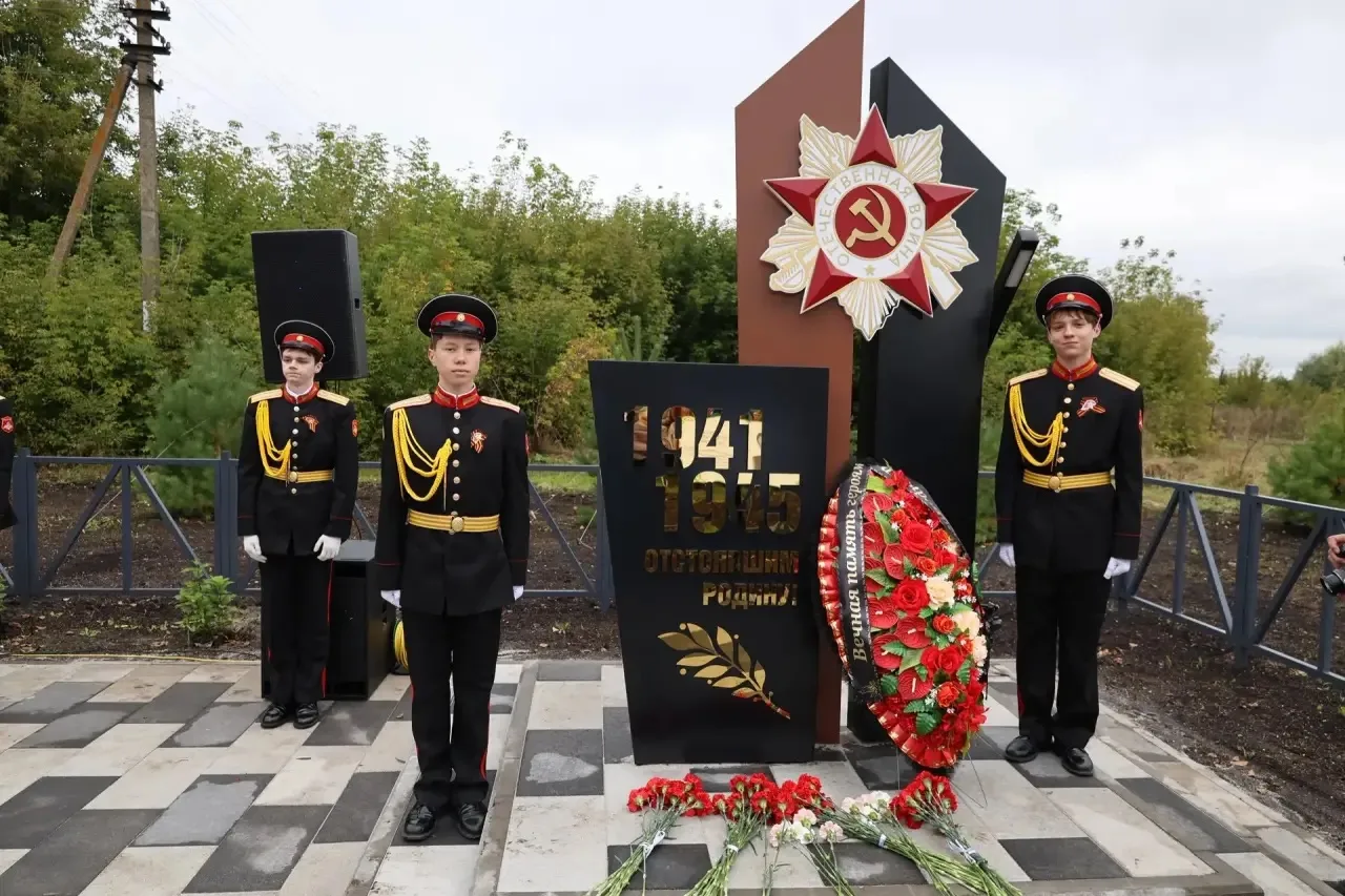 В селе Русское Азелеево открыли Сквер памяти