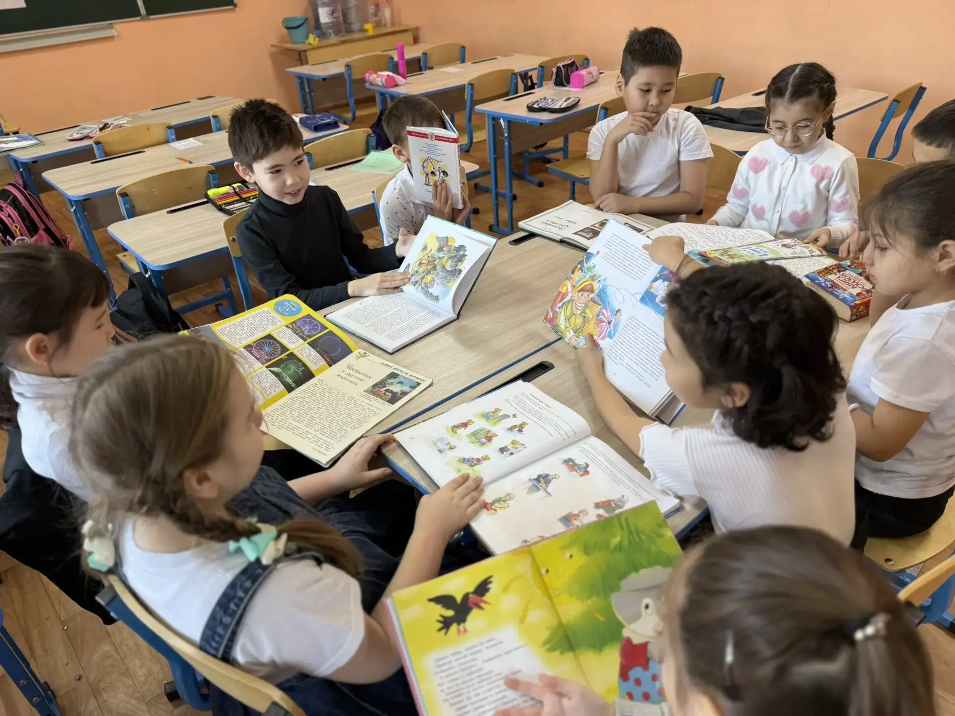 Сегодня наш 1 "А" класс  вместе с классным руководителем Стамгалиевой А.Б. погрузился в удивительный