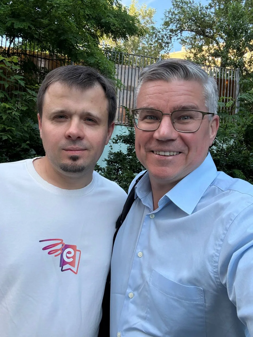 Благодарю Бога за служение брата и друга во Христе - Вадима Гыра. Он - огромное благословение, особе