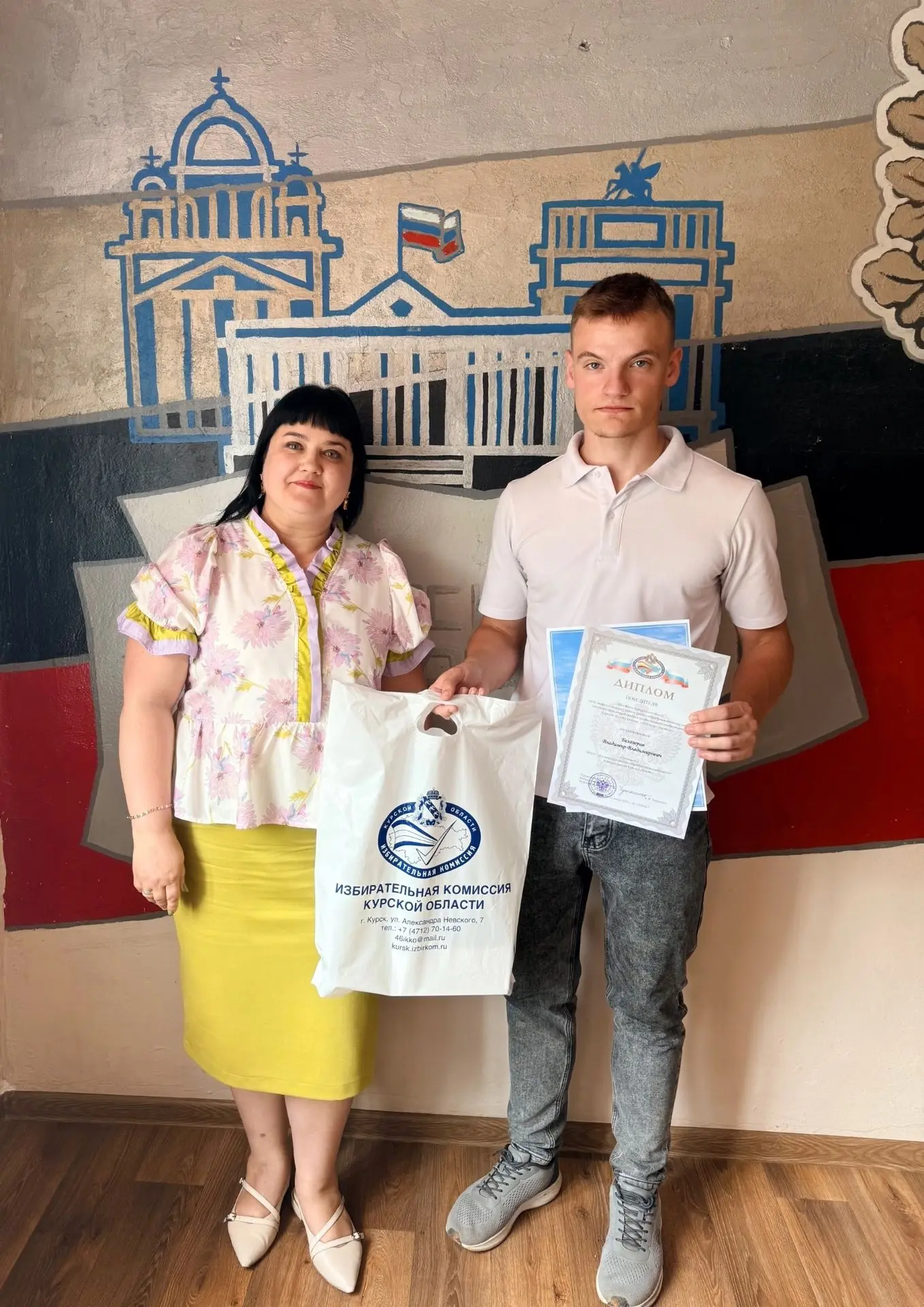 Выпускник одиннадцатого класса Косиновской школы Владимир Белозеров  под руководством п...