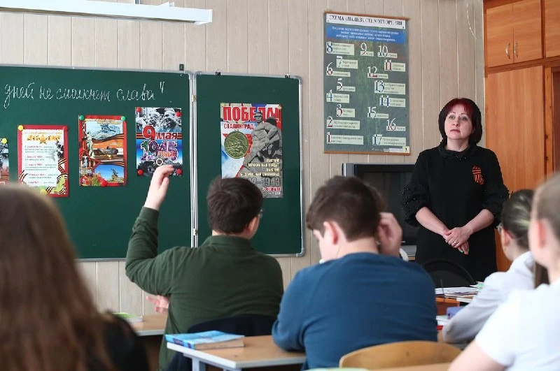 Учителям поручили фиксировать случаи несогласия учеников с ценностями на уроках "Разгов...