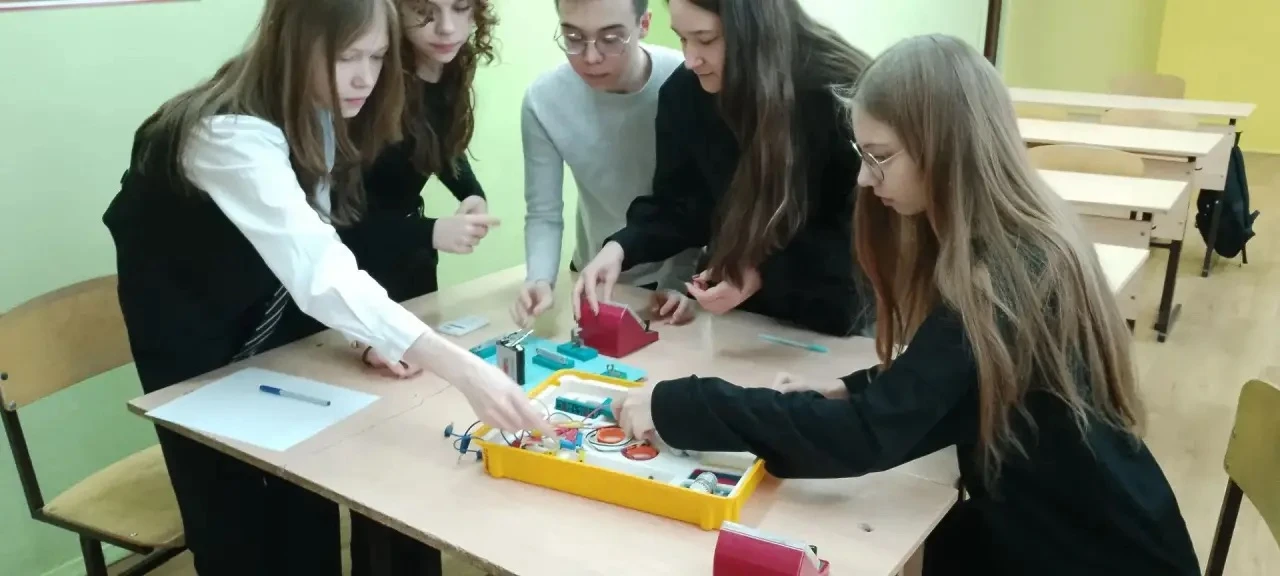 В рамках месячника естественных наук учащиеся 9-х классов приняли участие в увлекательной интеллекту