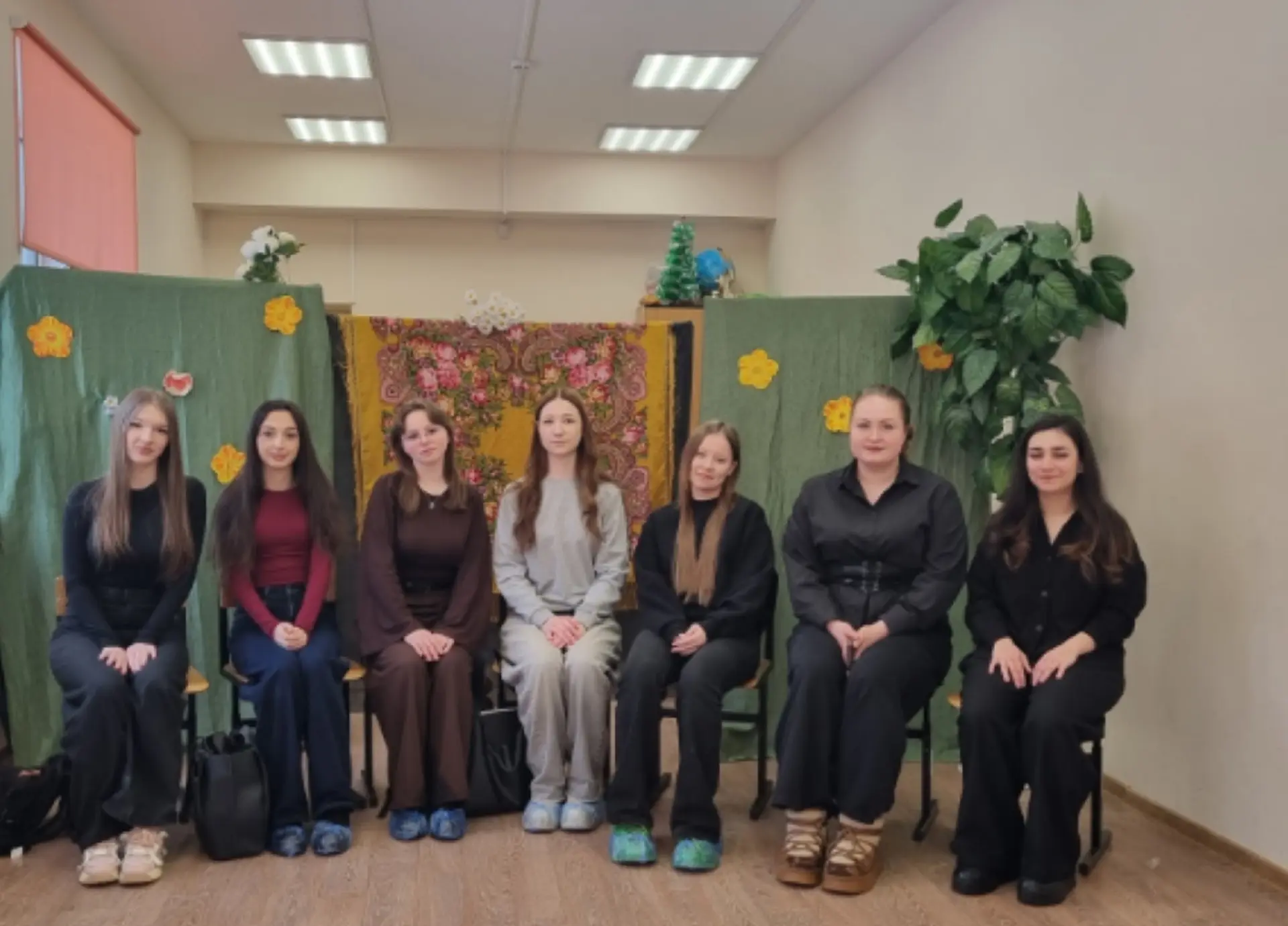 💫Недавно в нашей школе прошёл мастер‑класс «Музыка в театре» преподавателя театральног...