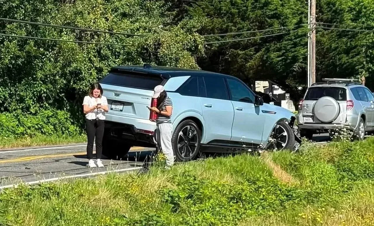 Разбитый Tesla Model X выставлен на аукцион за $10 200