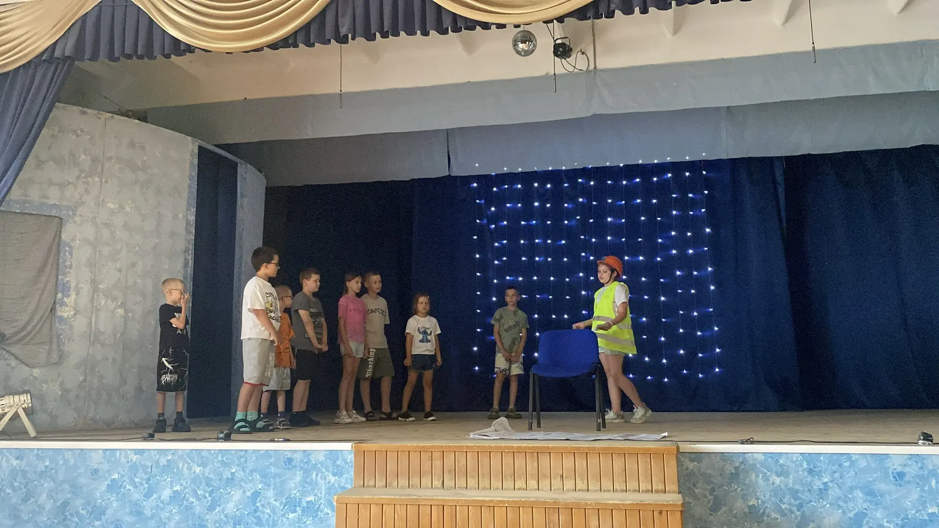 🎨 Краски лета в пришкольном лагере сегодня заиграли новыми гранями!

День выдался творческим и позн