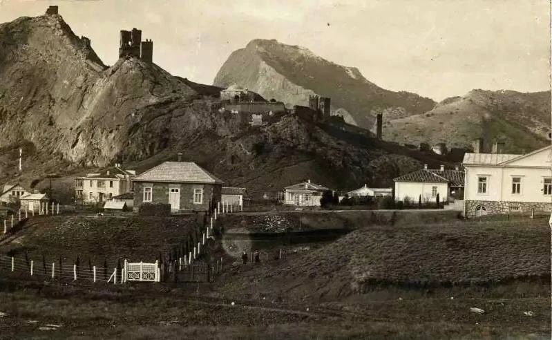 Судакские дачи у подножия Генуэзской Крепости, 1910 год