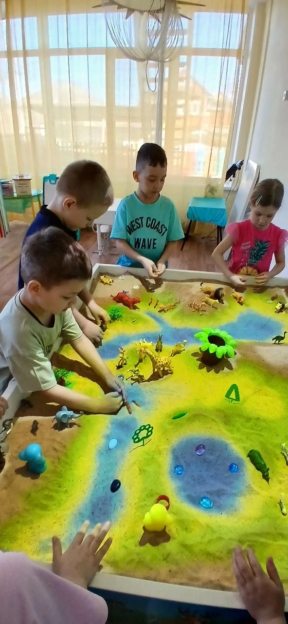 В группе «Непоседы» прошло занятие на тему «Животные жарких стран» с использованием инт...