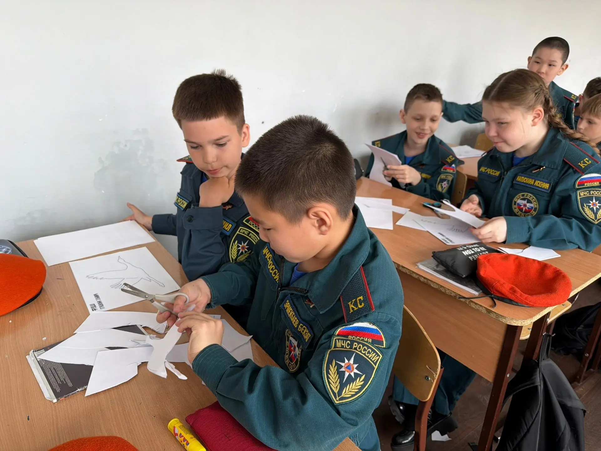 📢 Участвуем в «Окнах Победы»: память — вместе!  🕊️Наши обучающиеся  с воодушевлением поддержали Всер