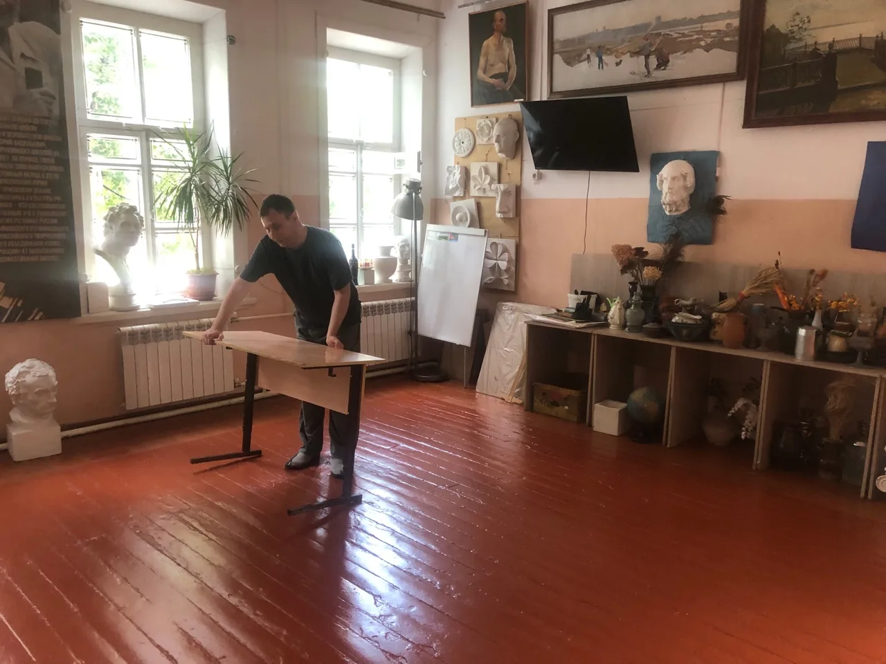 🧹 Чистота и порядок: в ДХШ им.Павлова Ю.В. прошла «санитарная пятница»!
По поручению Главы города А