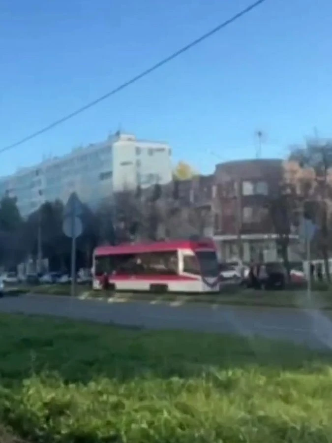 В Самаре на улице Ново-Вокзальной загорелся трамвайный вагон № 1222. Это белорусский тр...