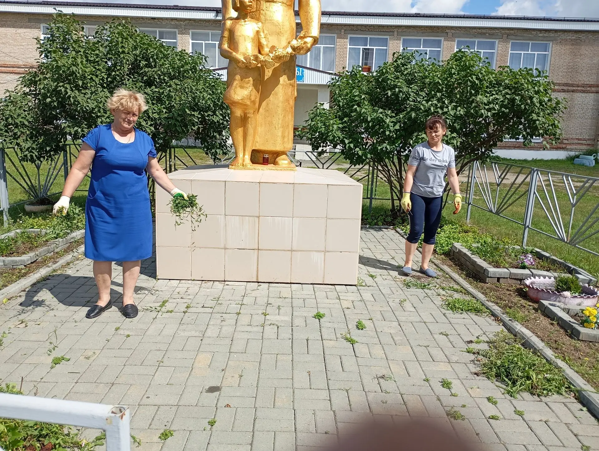 Субботник: дань памяти и уважения героям.
Чистота — это знак уважения к героям! 16 июля сплоченная к