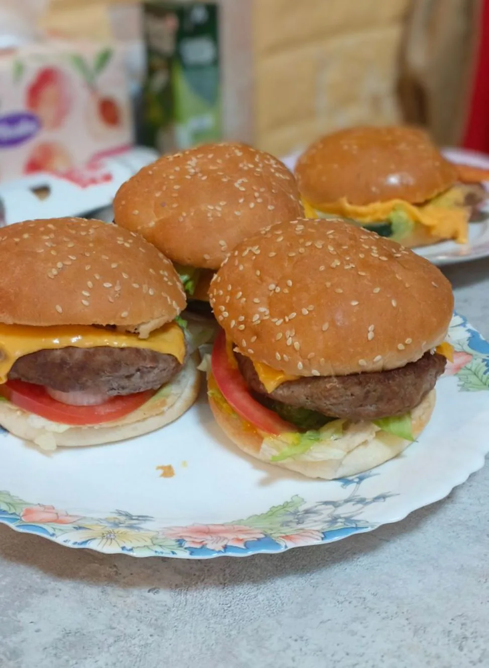 Здравствуйте! Сегодня приготовила бургеры 🍔 Котлетки для бургеров очень вкусные 🤤 Соч...