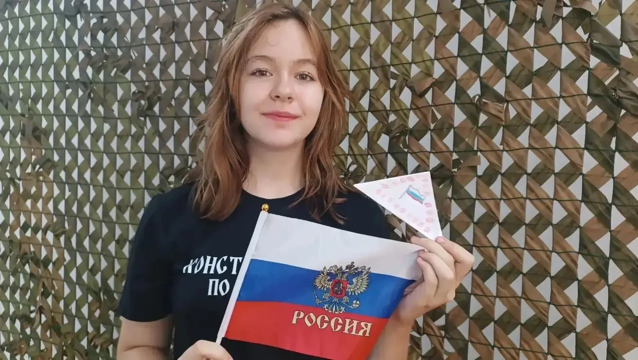 В День Государственного флага России по всей стране проходит трогательная патриотическа...