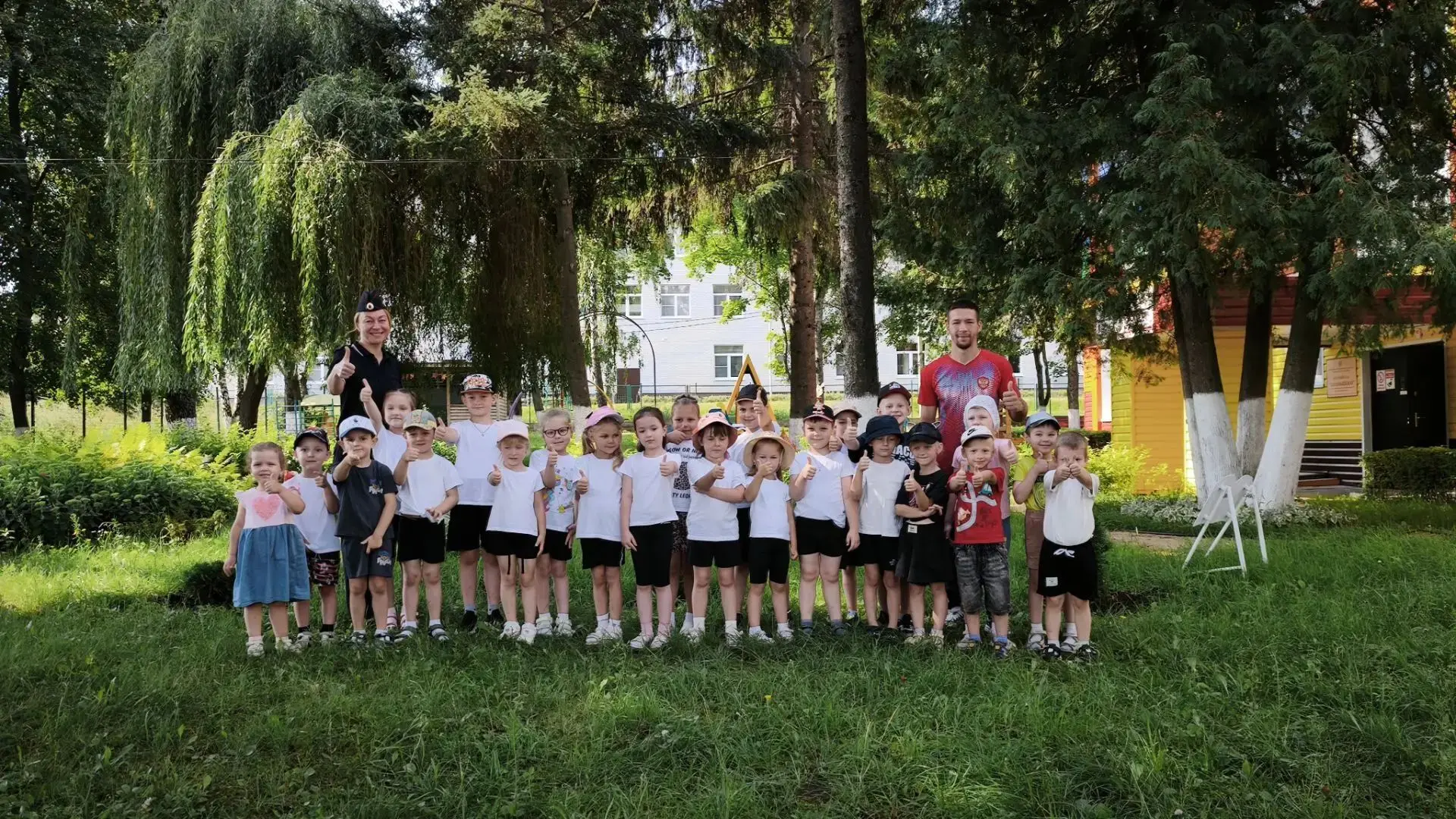 👮‍♂️Полиция Елецкого района присоединились к акции «Зарядка со стражем порядка»