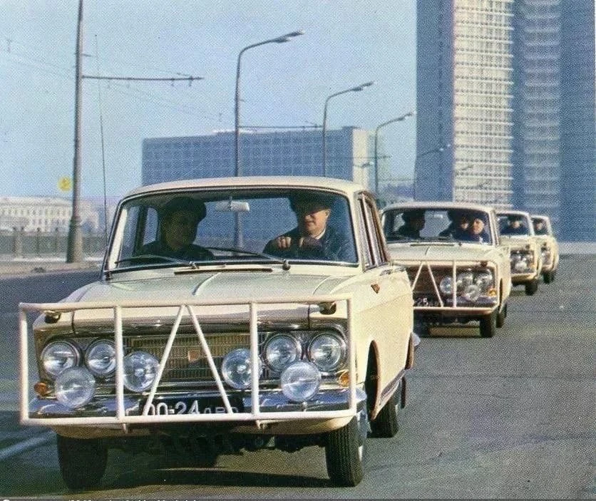 📸 Фотомомент из истории города: команда «Автоэкспорта» на улицах Москвы