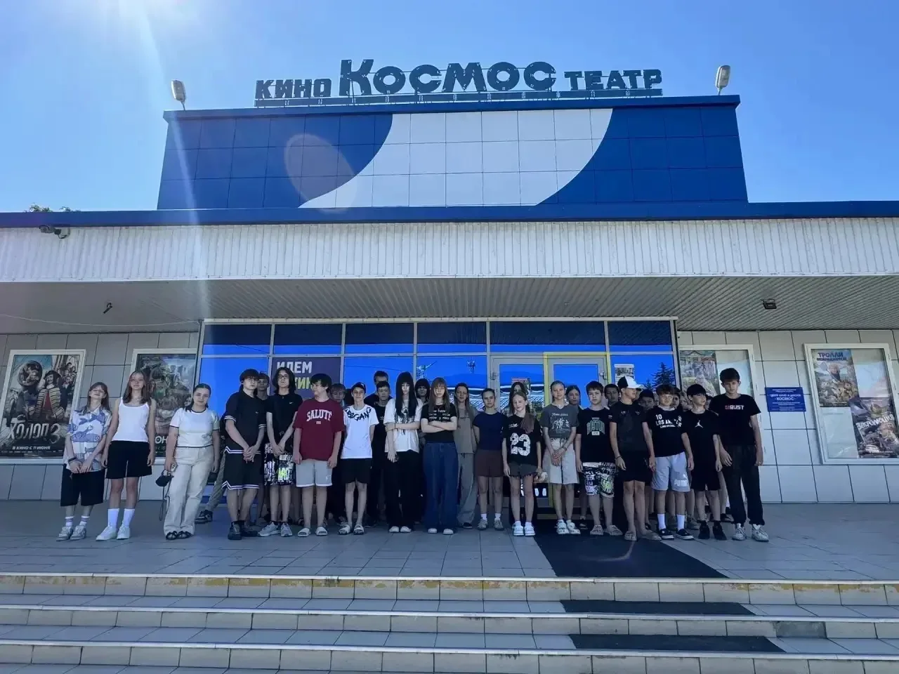 Сегодня учащиеся МБОУ СОШ 14 пришли в кинотеатр «Космос» на бесплатный показ фильма «Катя-Катя» в ра