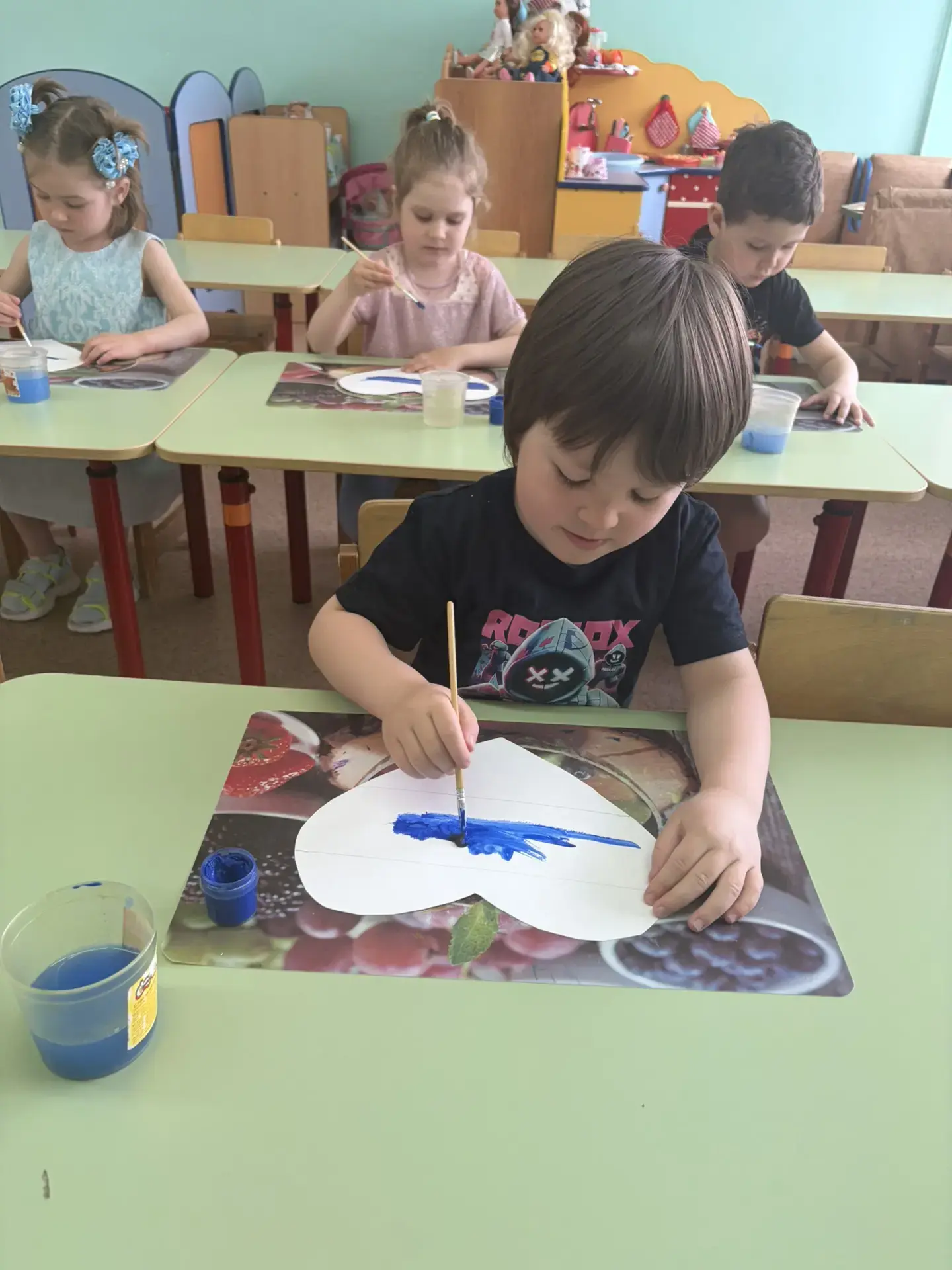 ❤️ Сердца в цветах российского флага! ❤️
Ко Дню России ребята из группы "Дюймовочка" раскрасили траф