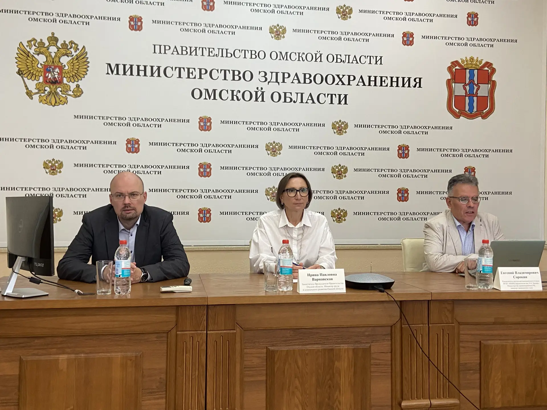 Команда Минздрава Омской области встретилась со специалистами Национального медицинског...