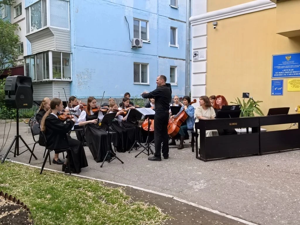 🎻✨Первый летний аккорд: как двор музыкальной школы  превратился в филармонию под откры...