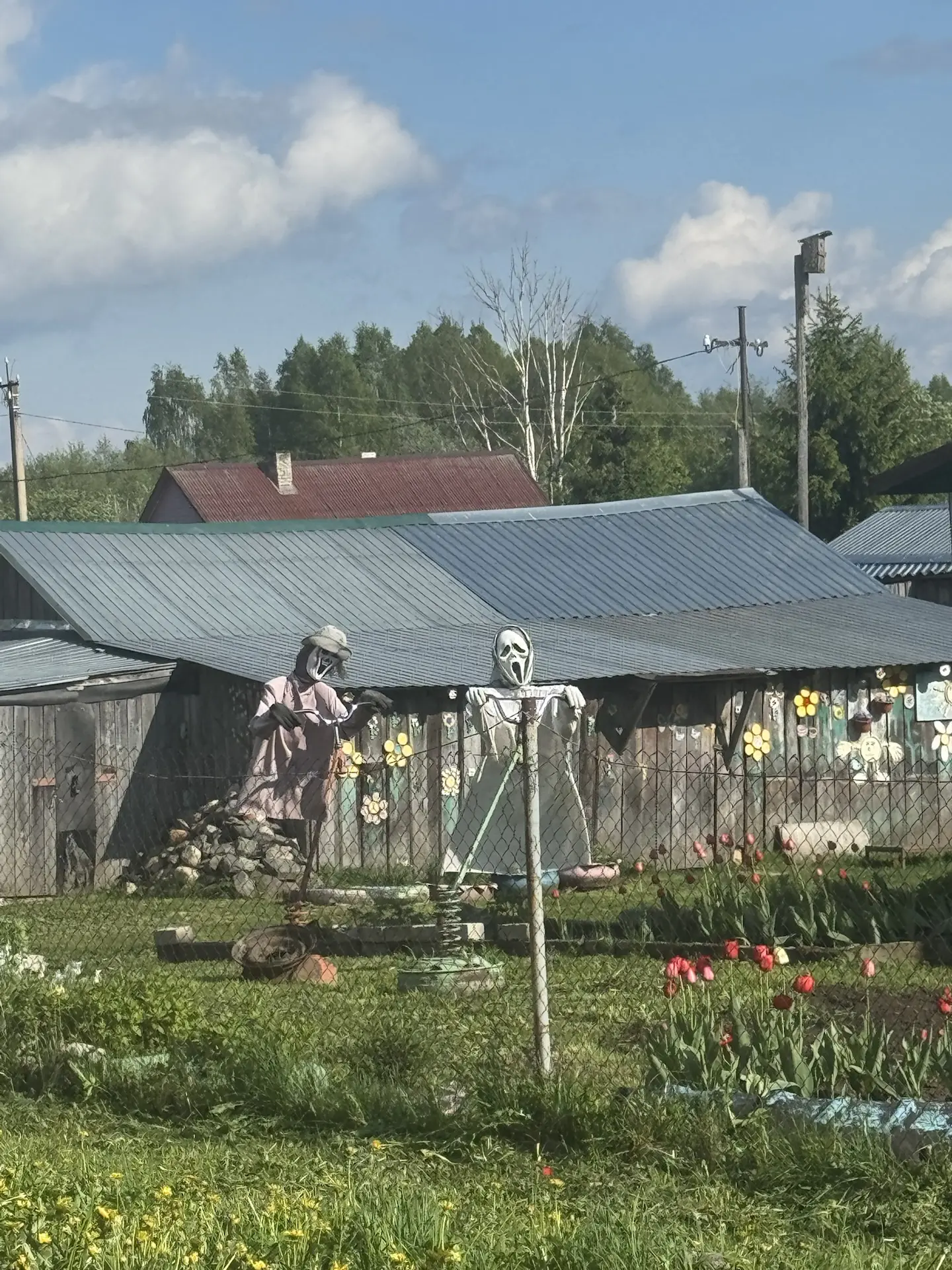 Краеведческая поездка в посёлок Леппясюрья Суоярвского района. Часть вторая. 
Первое, что удивляет н