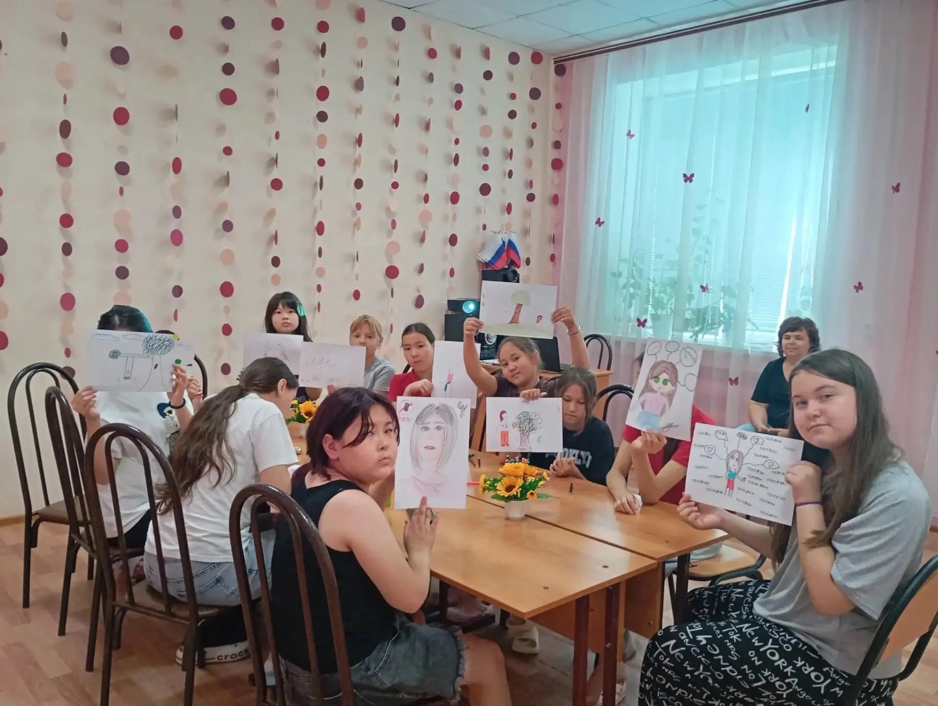 20 день🤝💐

✅️ Ребята посетили КСЦОН, где психолог провела увлекательный и познавательный тренинг, 