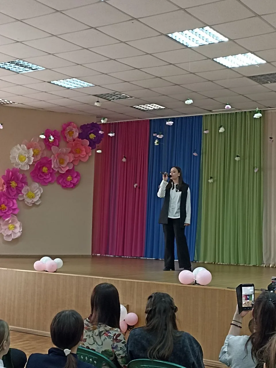 Дорогие наши учителя, с Международным женским днем! Сегодня, в этот прекрасный весенний день, мы хот