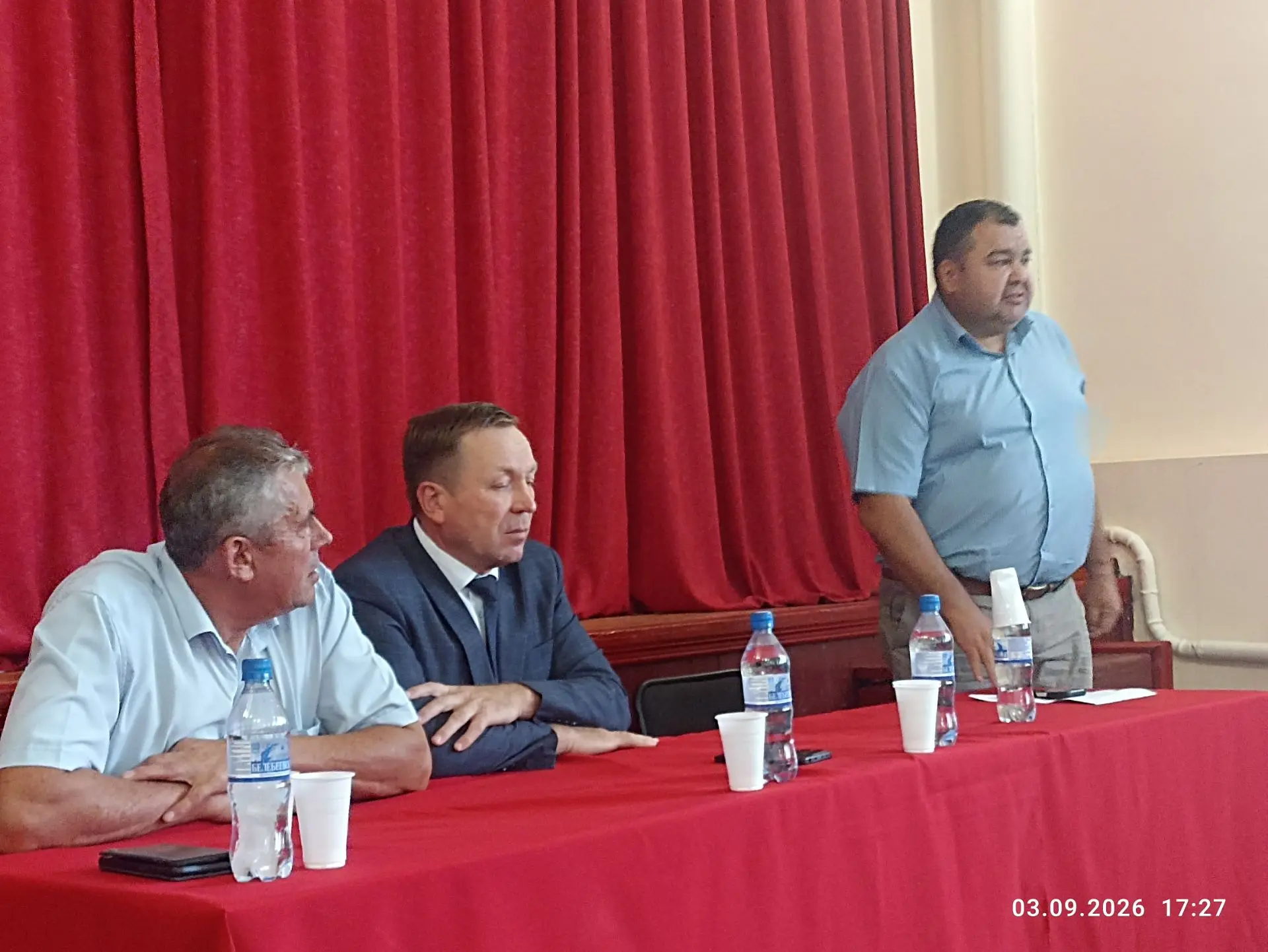 Продолжаются информационные встречи с жителями района.