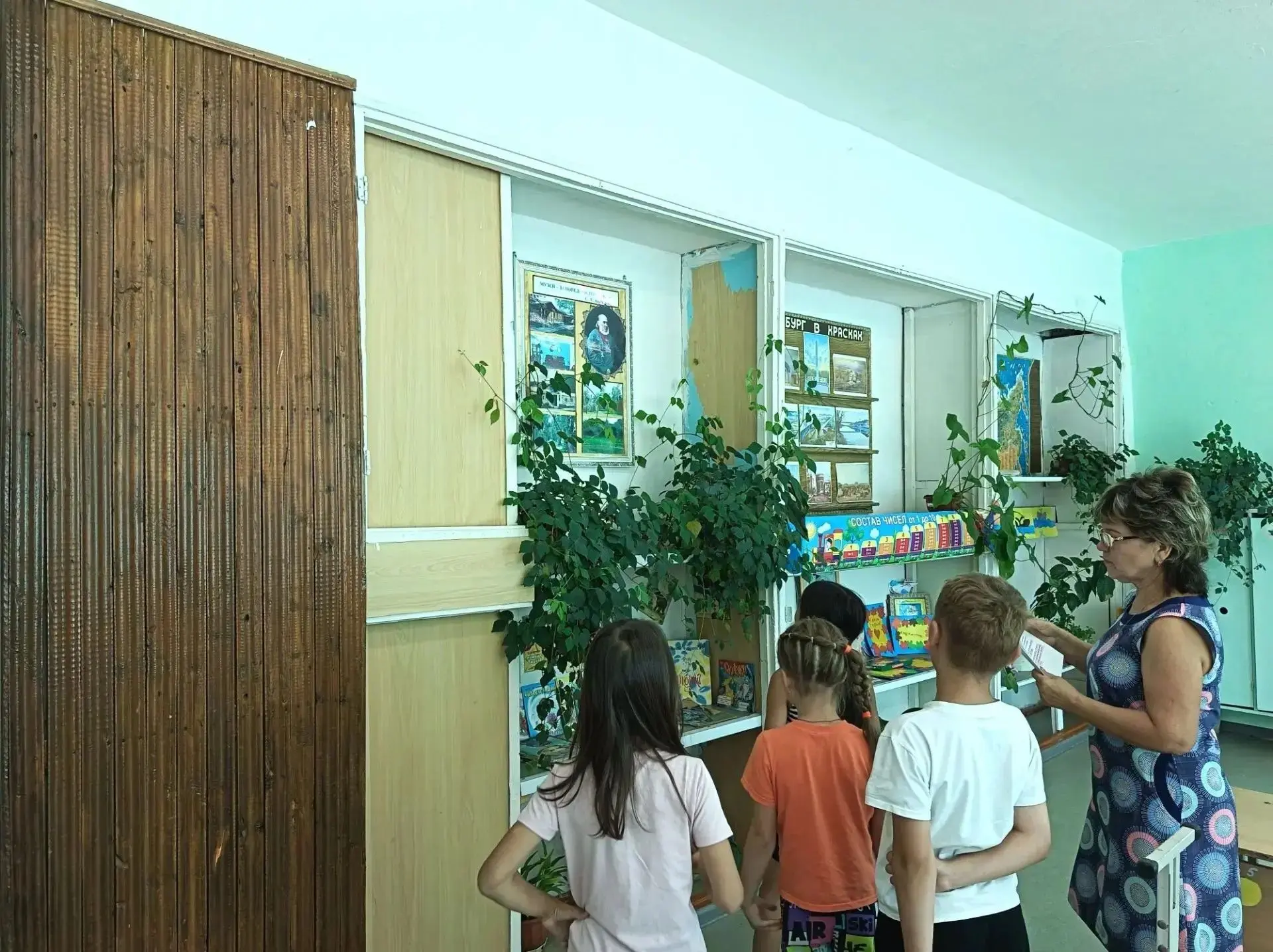 Утреннее пробуждение отряда началось с динамичной зарядки.