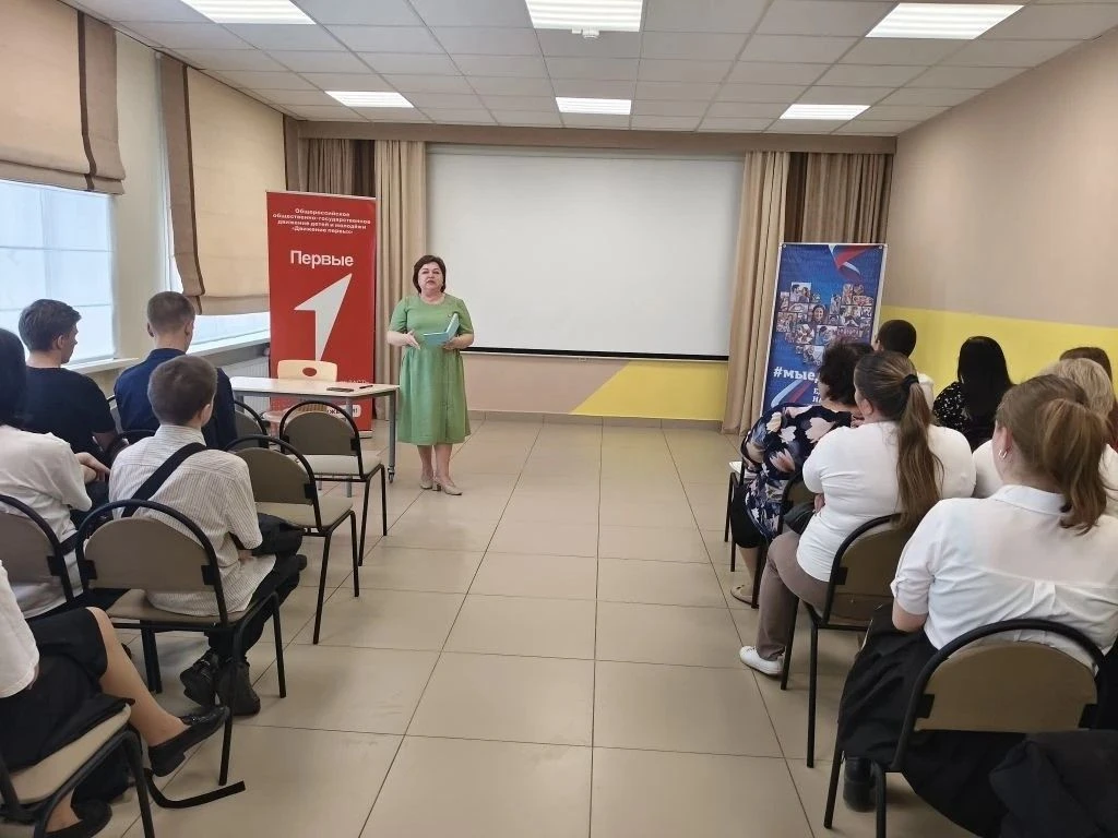 Сегодня администрация школы провела родительское собрание с выпускниками, посвящённое о...
