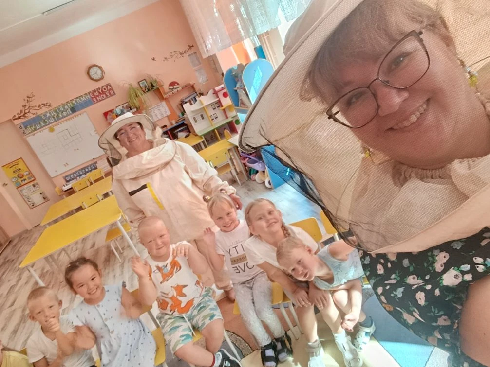 Ах, какая интересная гостья навестила сегодня ребят-пчелят! Пермякова Гульфия Гаптулхае...