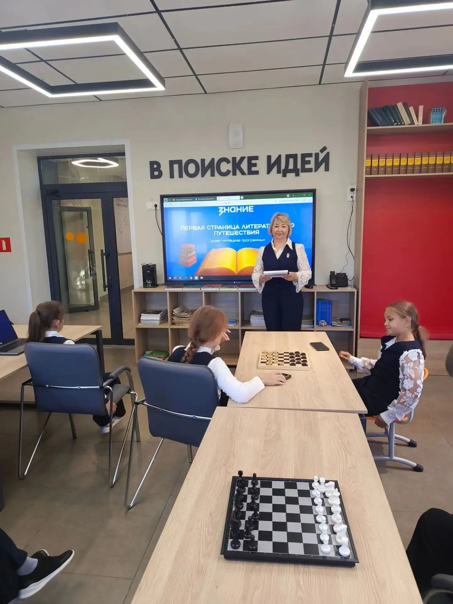 8 сентября в школьной библиотеке состоялось первое занятие книжного клуба «Чтецкий час»...