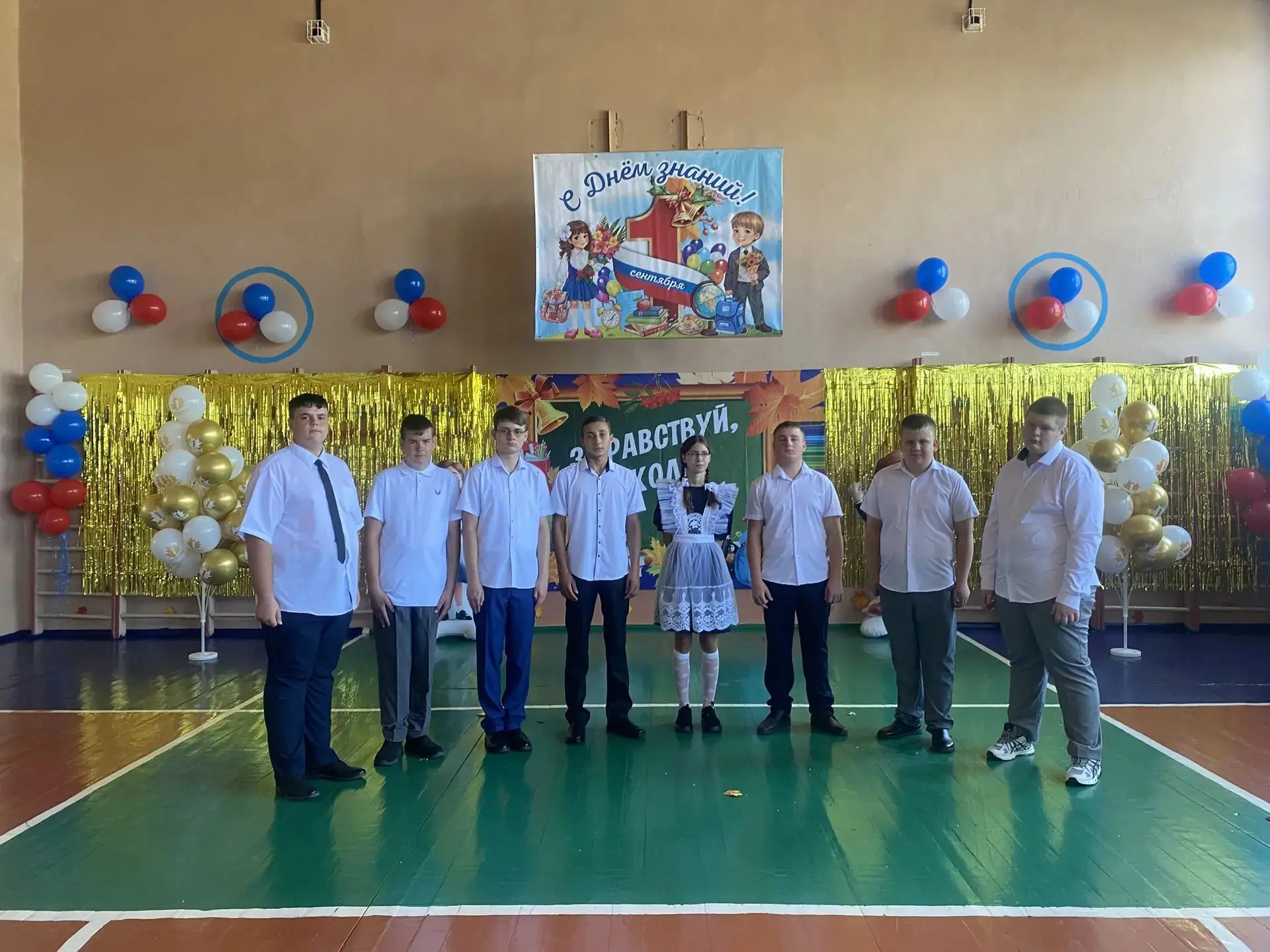 🎉 Сегодня прошла торжественная линейка, посвящённая Дню знаний! 🎉